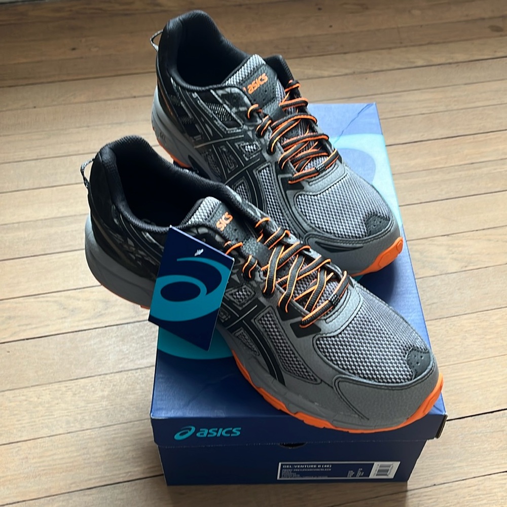 New with tags and box ASICS Gel venture